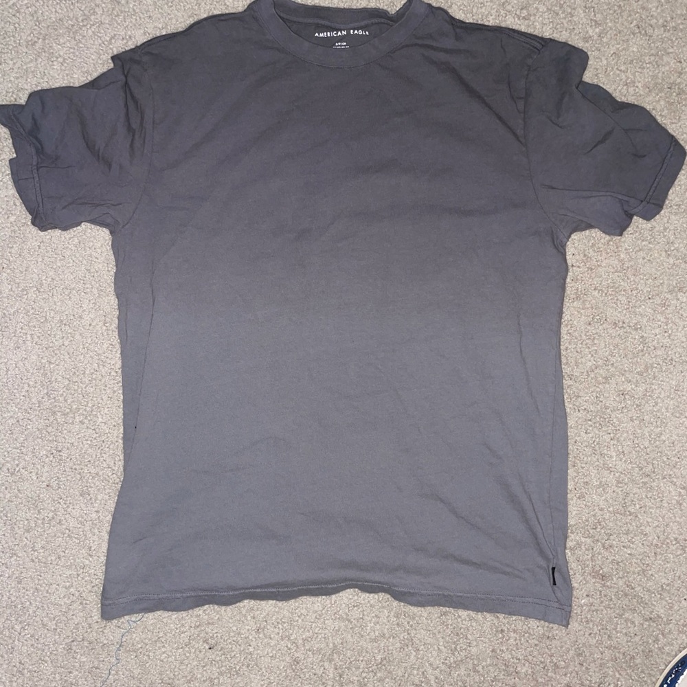 American Eagle grey shirt